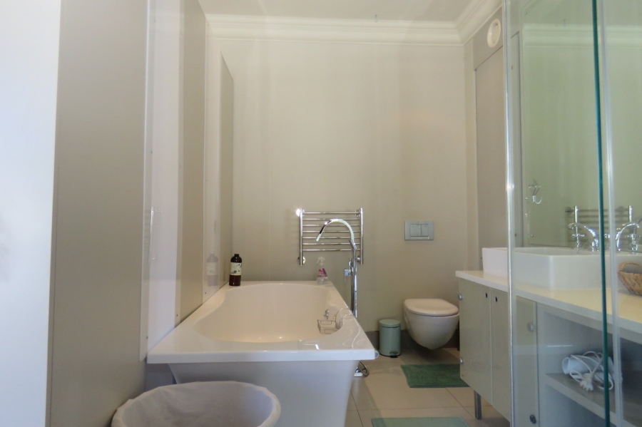 To Let 1 Bedroom Property for Rent in Green Point Western Cape